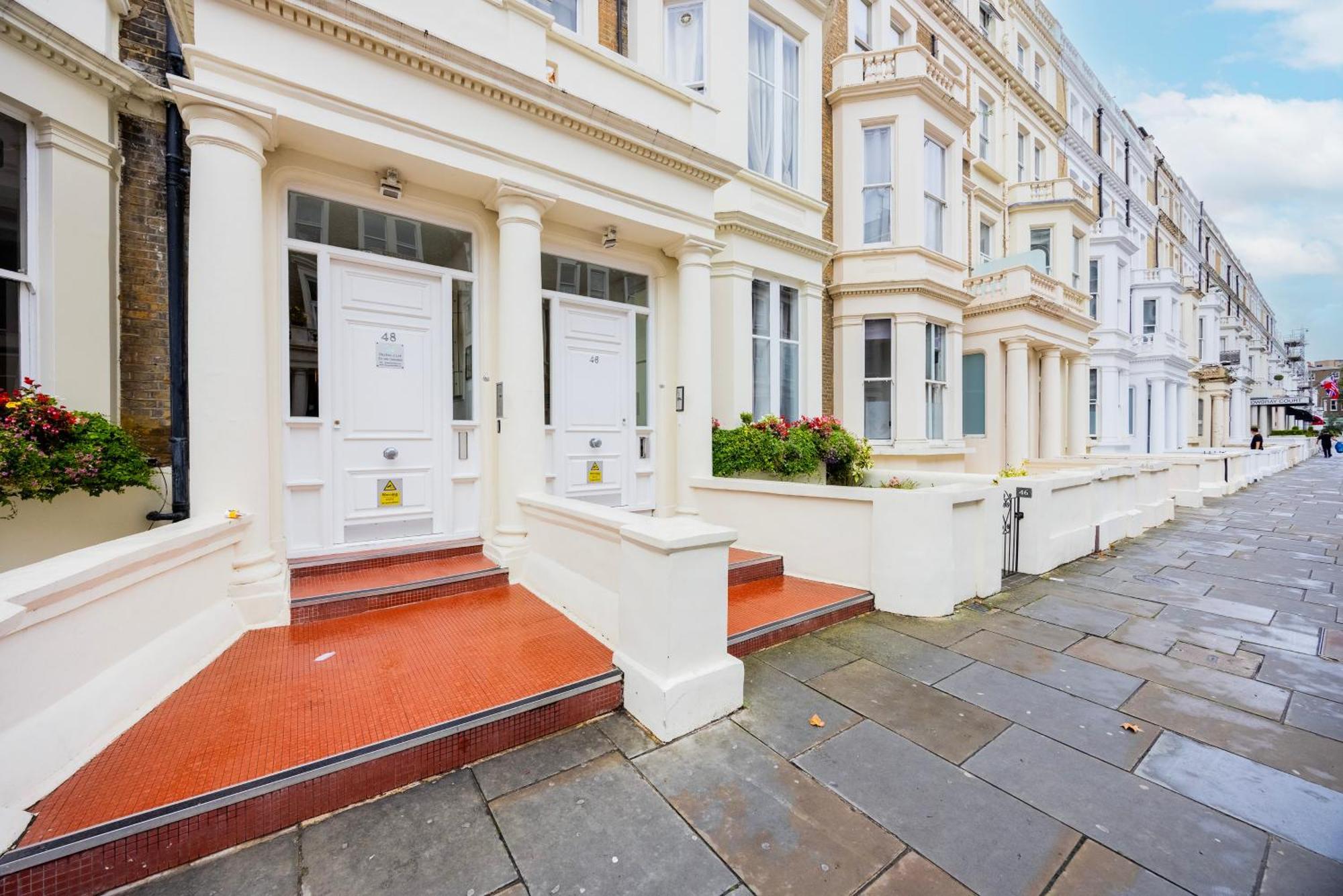 Modern 1 Bedroom Near Earls Court * Londra