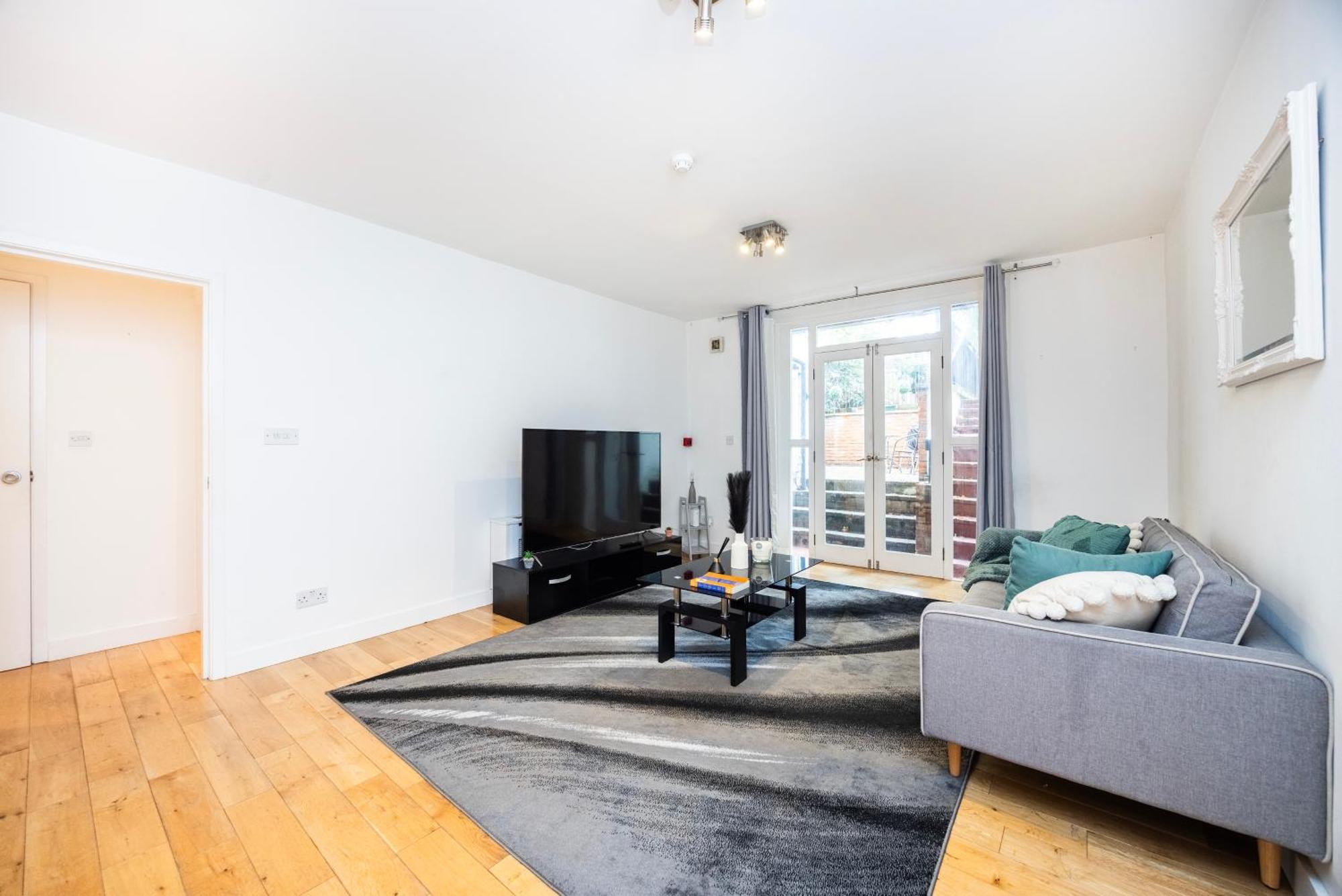 Modern 1 Bedroom Near Earls Court Londra