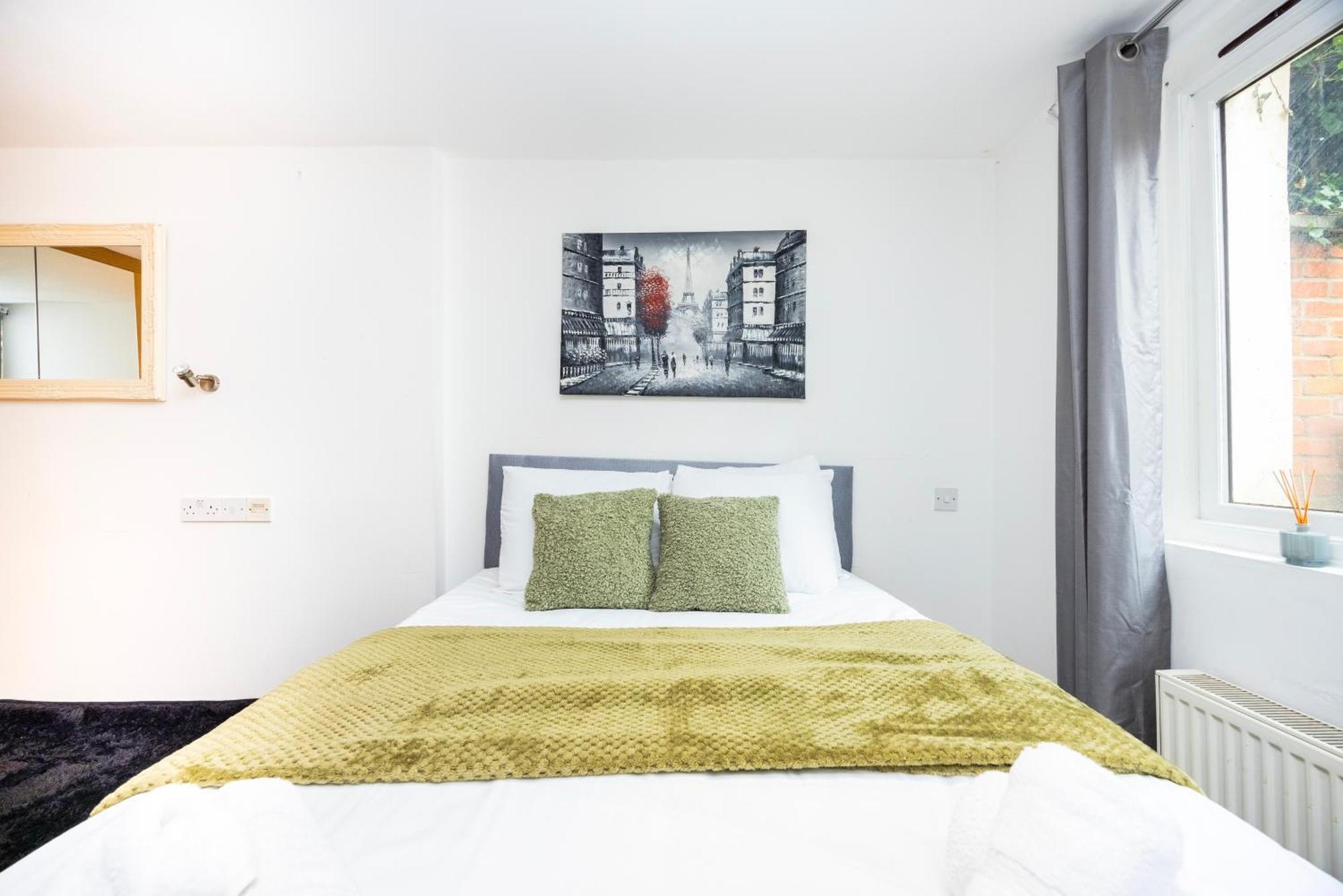 Modern 1 Bedroom Near Earls Court * Londra